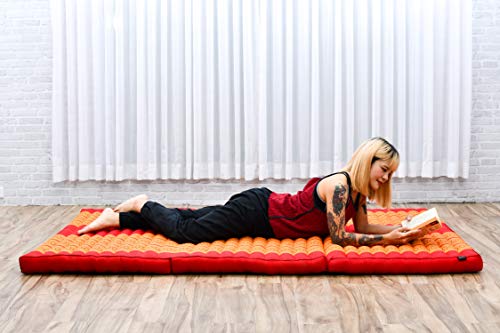 Image of Leewadee Trifold Mattress XL - Comfortable Thai Massage Pad, Foldable Relaxation Floor Mattress Filled with Kapok, Perfect to Use as a Sleeping Mat 79 x 39 inches, Orange Red