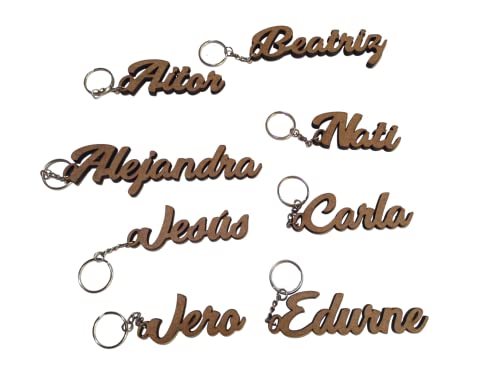 Llavero con nombre personalizado tallado en madera DM de 5mm. Llaveros elegantes y originales para regalar. Marcasitios en bodas, bautizos, comuniones, cumpleaños. Color natural (Pack 6 unidades).