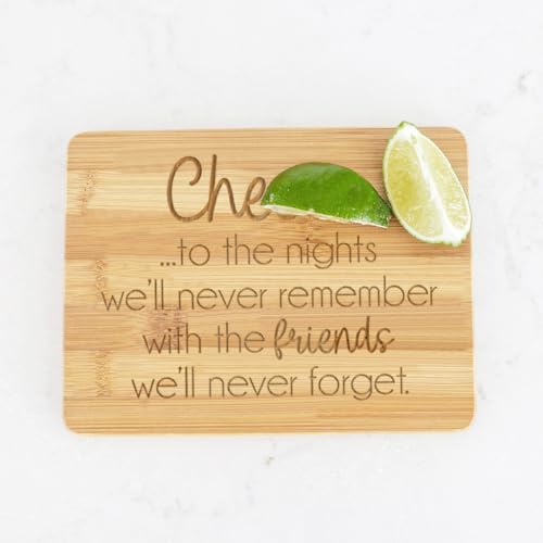 Love, Georgie Tabla de Cortar de Bambú "Cheers to the Nights We'll Never Remember with the Friends We'll Never Forget" - Pequeña Tabla de Charcutería 6 x 8 pulgadas miniatura 6
