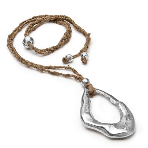 ➡️‼️L’alluminio 100% riciclato non presenta placcature, pertanto può essere bagnato e all’occasione lavato con semplice acqua e sapone neutro. I bijoux in ottone vanno tenuti lontani da sostanze corrosive evitando il deterioramento dello strato superiore. Per preservare la brillantezza dei tuoi bijoux, in particolare quelli che presentano placcature completamente artigianali (Silver, Gold e Rose Plated), consigliamo di non esporli ad agenti chimici quali igienizzanti, profumi, creme, acqua del mare. Suggeriamo inoltre di rimuoverli prima di entrare in doccia o in piscina o al mare. Informazioni aggiuntive Paese di origineMadagascar