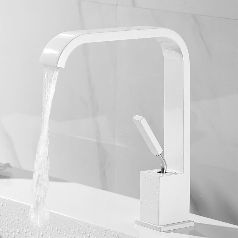 Grifo monomando de cascada para crear un spa relajante en el baño de casa