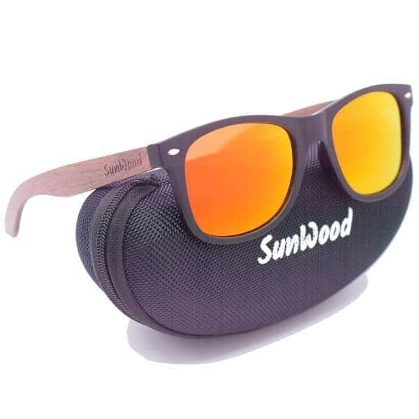 Lunettes en bois pour vos terrasses d'été SunWood cadre noir accent rouge