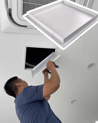 Plafond propre sans tuyaux visibles grâce au panneau d'accès en aluminium
