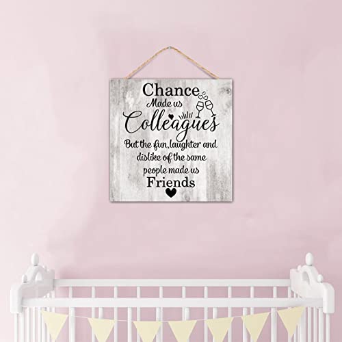 Plaque murale en bois Chance Made Us Colleagues 30x30 cm