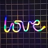 Le panneau LED Love Word Bubble peut être placé directement sur la table, l'armoire à vin ou accroché au mur avec deux trous pré-percés.