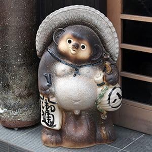 Amazon.co.jp: 信楽焼 25号古信楽風福ひねり狸 たぬき タヌキ Amazon.co.jp: 信楽焼 25号古信楽風福ひねり狸 たぬき タヌキ