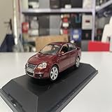 Betreten Sie diese Miniaturen und entdecken Sie Innenräume, die der Realität entsprechen. Jeder Aspekt, von den Armaturenbrettanzeigen bis hin zu den Sitztexturen, wurde mit erstaunlicher Präzision reproduziert. Öffnen Sie die Tür, um den Innenraum zu besichtigen und die Handwerkskunst im Inneren zu bewundern.