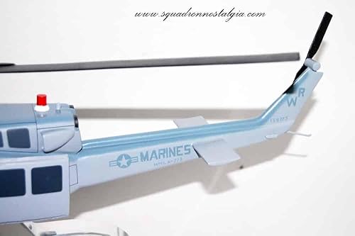 Miniatura 4 de Bell® UH-1N Huey, HMLA-775 Coyotes, modelo de escala de caoba de 16"