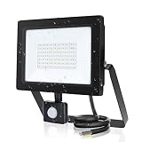 【Escenario de Aplicación Amplio】El foco LED para exteriores tiene un soporte metálico ajustable.El soporte de metal ajustable ensanchado y grueso está montado en el techo, la pared y el piso para mayor estabilidad.Colócala en cualquier lugar, incluyendo el garaje, el patio, la entrada o salida de casa, el jardín etc.