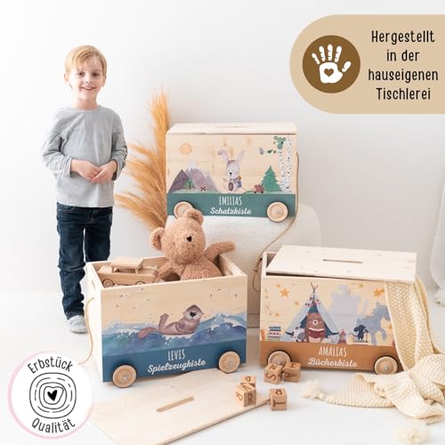 Wunderwunsch® - Personalisierte Spielzeugkiste mit Rollen, Spielzeugaufbewahrung, Geburt Geschenk, Bücherkiste, Holzbox (Hase Schatzkiste)