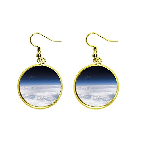 Pendientes largos dorados con nubes blancas y diseño de atmósfera para mujer