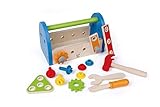 Mit diesem Spielzeug-Set, das für Rollenspiele wie gemacht ist, können kleine Baukünstler mit einer Schraubzwinge, einem Schraubenschlüssel, einem Schraubenzieher und vielen anderen Werkzeugen vor sich hin werkeln