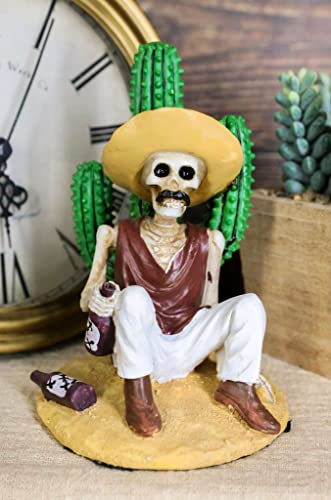 Ebros Day of The Dead EL Borracho Drunk Desert Bandit Skelett Statue 12,7 cm Hoch Dias de Muertos Skelett Alkoholische Bandit sitzend von Kaktus Figur Cover