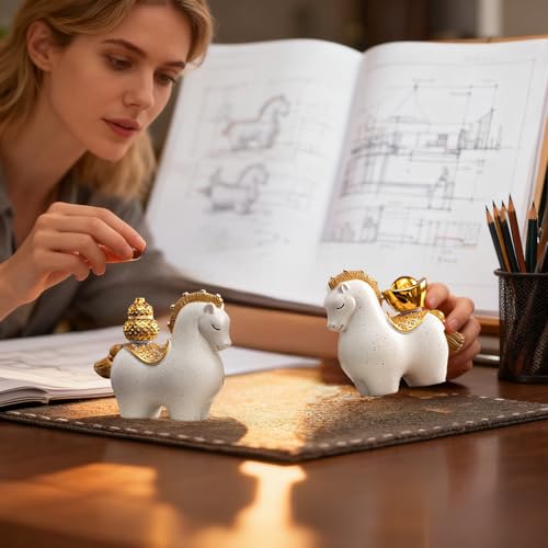 Figurines de cheval pour sublimer une bibliothèque ou un bureau terne