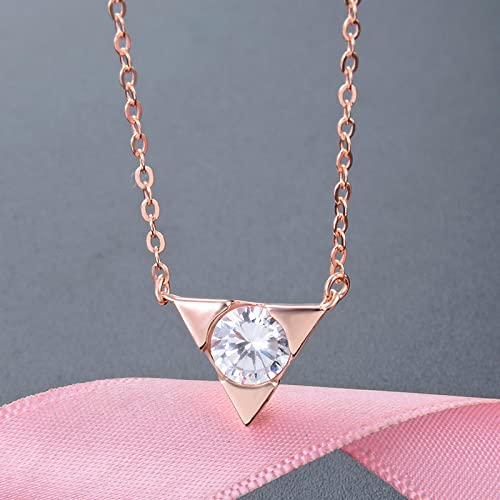 Collier délicat en argent avec pendentif zircon géométrique chic