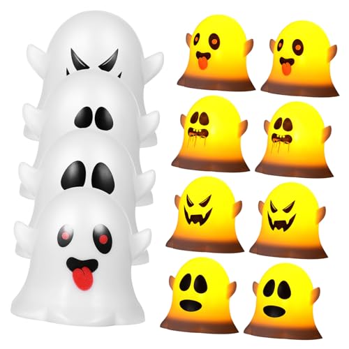 Velas fantasma LED en la chimenea para crear ambiente de Halloween en el salón familiar
