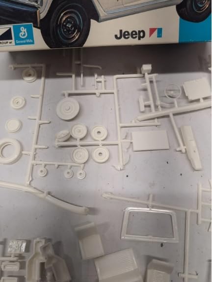 Modelo a escala 1:25 Jeepster Commando 1972 miniatura 5