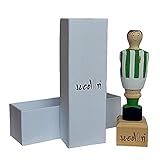 JUGOLÍN, no es un juguete, sino una obra de arte creada a partir de un jugador de futbolín. JUGOLIN es una creación artística, con apariencia humana, convertido en una obra de arte en sí mismo. En su esencia personifica los colores de la afición al fútbol. En su materia es un trabajo artístico realizado con creatividad, entusiasmo y sensibilidad
