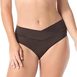 Model wearing best bikini bottoms for large hips.