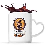 Otshirt Tasse Cœur Docteur   Joyeux Halloween 2   Mug   Idée Tasse Personnalisable en forme de Cœur Cadeau Anniversaire Fête Original Famille Travail Départ Collègue Retraite Noël.