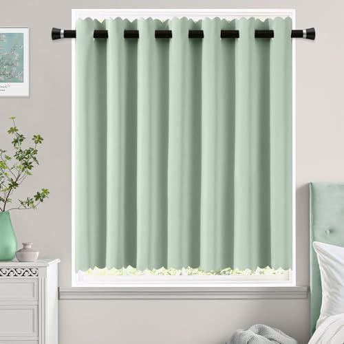 AooHome 遮光カーテン 小窓 1級遮光 グラスグリーン 1枚入れ UV カフェカーテン 見えにくい 無地 60cm丈 省エネ 遮熱 断熱 高密度布製 目隠し 防寒 保温 洗える 間仕切り 厚手 キッチン 浴室 トレイ 子供部屋 100cm幅
