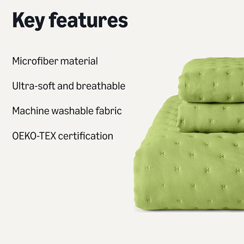 Image of Amazon Basics Brushed Microfiber Quilt Set, Extra Soft with Natural Texture, 3-Piece, King, Green