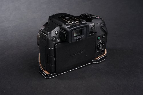 Demi-sac Panasonic G6 noir en cuir avec ouverture base
