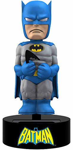 Dimensioni: circa 15 cm DC Comics Batman - Statuetta a forma di testa oscillante – a seconda del flusso di luce, la figura si muove autonomamente in entrambe le direzioni