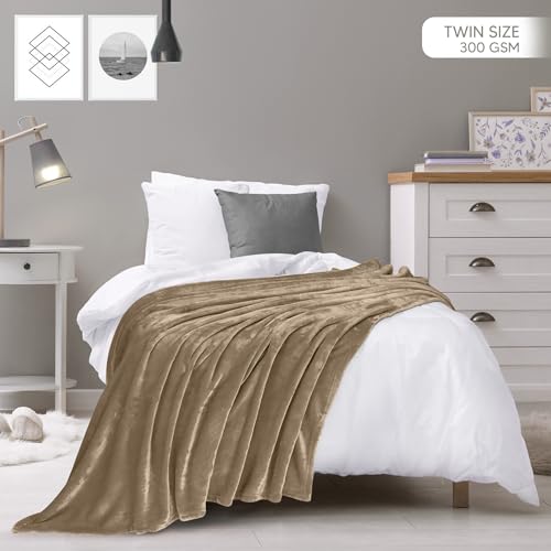 Image of Utopia Bedding Fleece Blanket Twin Size Camel 300GSM Luxury Anti-Static Fuzzy Soft Microfiber Bed Blanket (60x80 Inch)