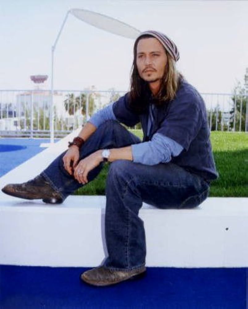 ジョニーデップ　ブロマイド Amazon.co.jp: ブロマイド写真☆ジョニー・デップ/帽子&背景赤