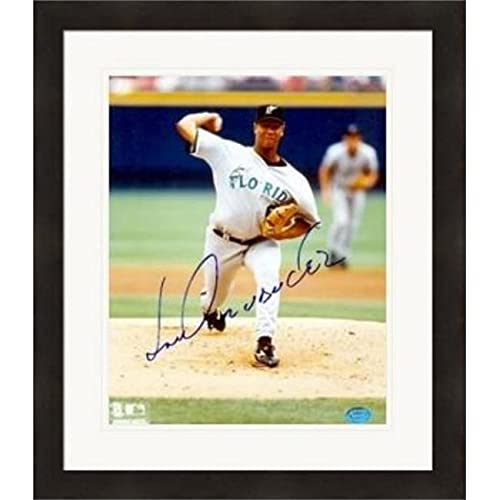 Autograph Warehouse 410466 Livan Hernandez Autographed 8 x 10 in. Photo Florida Marlins No.1 Matted & Framed