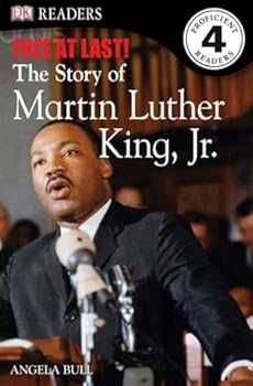 Paperback DK Readers L4: Free At Last: The Story of Martin Luther King, Jr. (DK Readers Level 4) Book