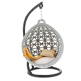 Créativité DIY : dans une activité en assemblant vous-même la chaise pivotante, en améliorant vos compétences en artisanat, mini accessoire de maison, chaise miniature