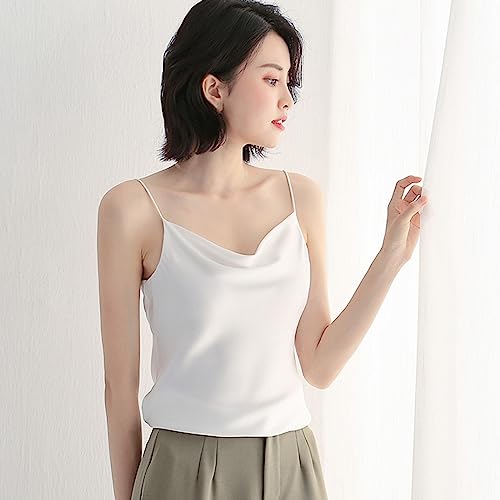 Débardeur en satin noir pour un look de bureau élégant
