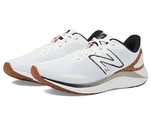 New Balance Women's Fresh Foam Arishi V4 Running Shoe, White/Tobacco, 5