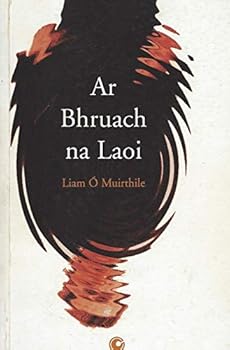 Paperback Ar Bhruach Na Laoi Book