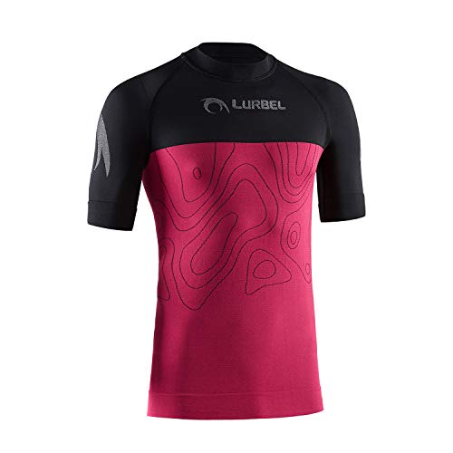 LURBEL Camiseta Samba Short Sleeves, Camiseta técnica de Hombre, Camiseta Trail Running, Camiseta Transpirable y Anti-Olor, Camiseta para Correr. (Black - Fucsia, Mediana - M)