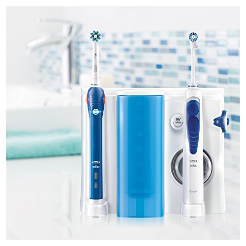 Elektrische Zahnbürste mit OxyJet Munddusche von Oral-B