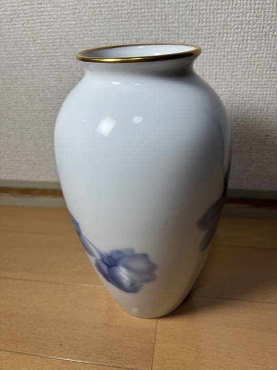 488 大倉陶園  ブルーローズ　花瓶　23cm 金彩　未使用 Amazon.co.jp: 488 大倉陶園 ブルーローズ 花瓶 23cm 金彩 : ホビー
