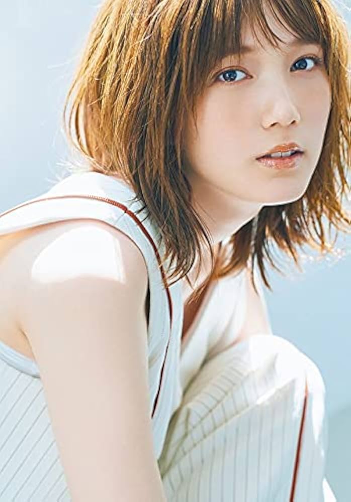 【在庫SALE】本田翼さん掲載ページ（約A3サイズ）#5262 本田翼：ツノ付きビジュアルで「VOGUE JAPAN」初表紙 東京