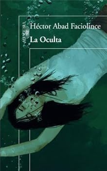 Paperback La Oculta [Spanish] Book