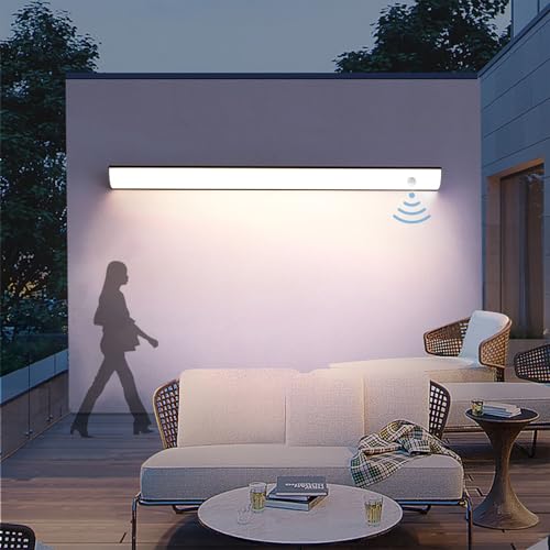 Applique murale LED extérieure longue 60cm pour sécuriser un escalier