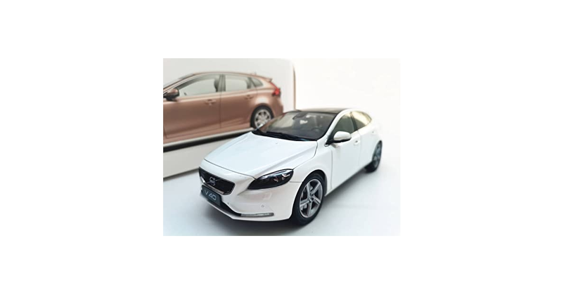 Amazon | 1/18 ボルボ VOLVO V40 WH X2X2 | ミニカー・ダイ
