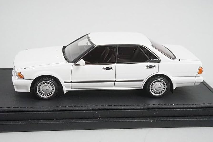 1/18 イグニッションモデル 330 セドリック 白 ignition 1/18スケール「330 セドリック / グロリア」カラーサンプルUP