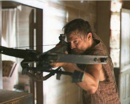 Amazon ブロマイド写真 海外ドラマ ウォーキング デッド ボウガンを構えるダリル ノーマン リーダス アイドル 芸能人グッズ 通販 Amazon ブロマイド写真 海外ドラマ ウォーキング デッド ボウガンを構えるダリル ノーマン リーダス アイドル 芸能人グッズ 通販