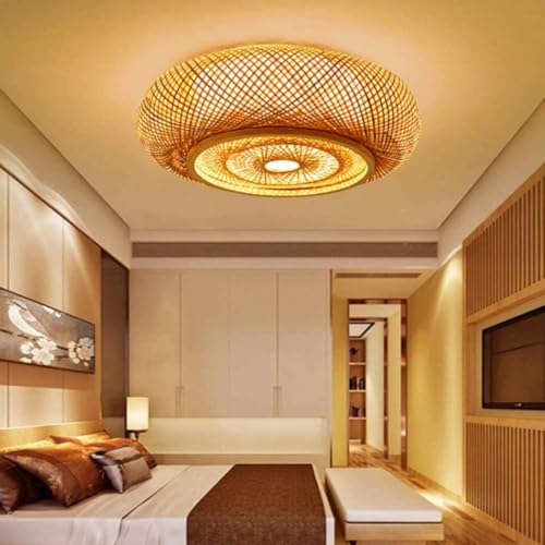 Planchas de bambú en lámpara de techo empotrada para iluminar techos bajos con estilo zen