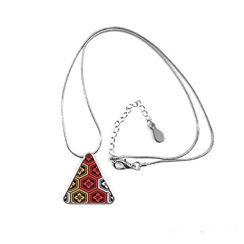 Motif triangle pendentif art japonais pour rompre avec les bijoux banals