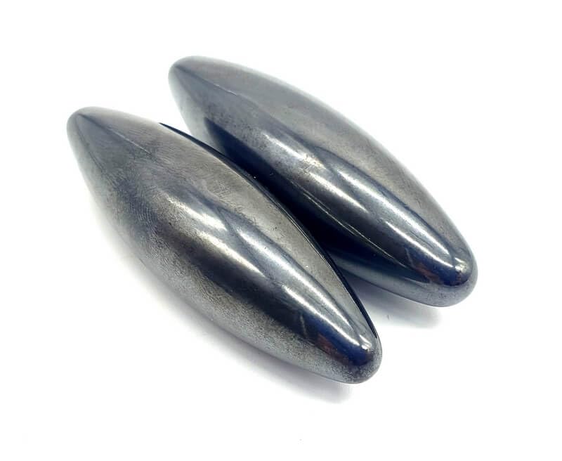Minéraux et Cristaux : Paire d'obus en hématite magnétique. Anti douleurs et favorise l'apaisement. Combine l'hématite aux pouvoir de l'aimant. Garantie...