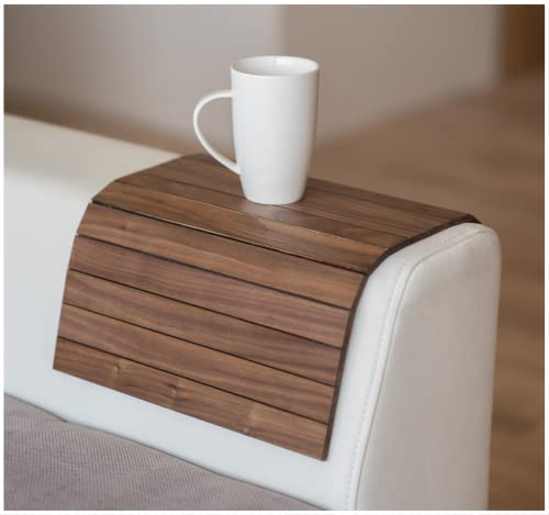 EWART WOODS Bandeja de brazo para sofá, mesa de noche, posavasos de madera, taza de café, plegable, protector para silla, reposabrazos de TV, bandejas para mesas auxiliares (madera de nogal) Cover
