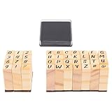 Einzigartige zeichen: die stempel enthalten verschiedene buchstaben, zahlen und symbole zum erstellen individueller designs. briefpapier-set für briefpapier-set